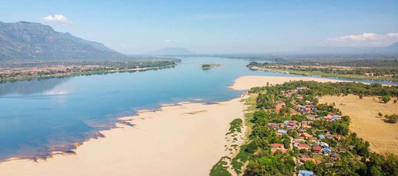 Rivages du Mékong sur l'une des îles de la région de Si Phan Don 