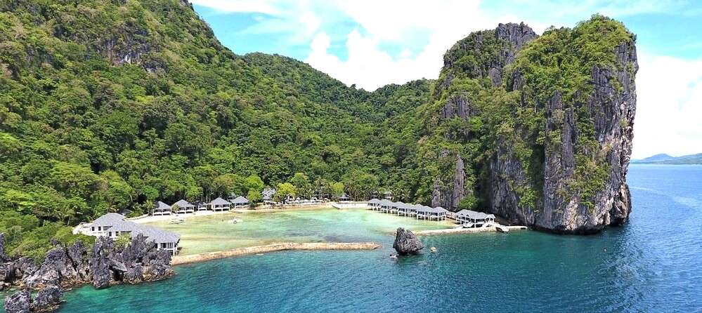 Eau turquoi et récifs multicolors sont au programme d'un séjour à El Nido - Palawan