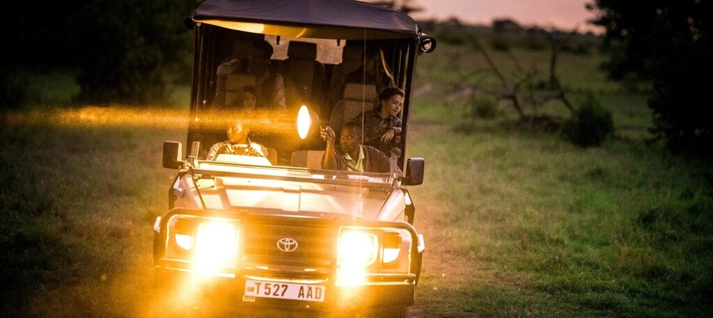 Safari de nuit dans le Serengeti